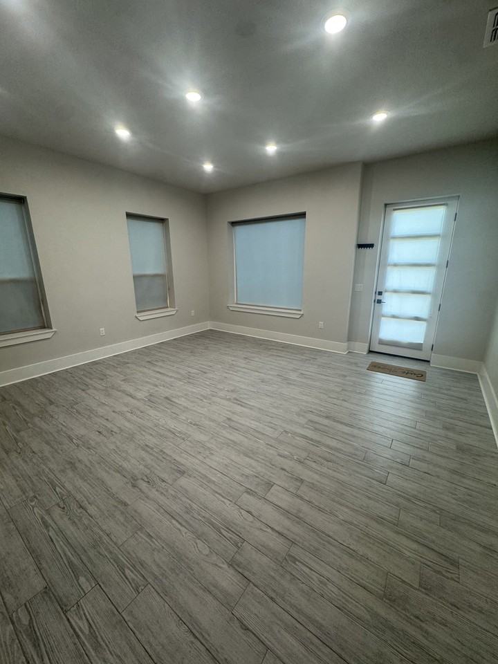 1524 Mahlow Dr - Photo 2 of 11