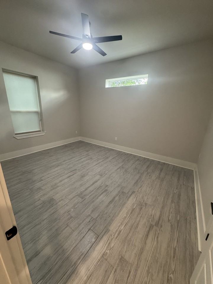 1524 Mahlow Dr - Photo 3 of 11