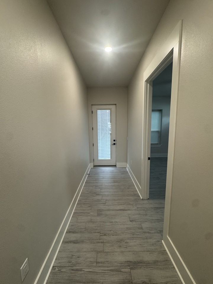 1524 Mahlow Dr - Photo 4 of 11