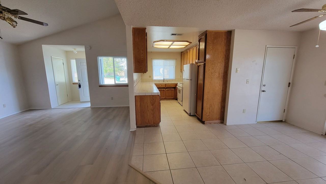 11136 Rome Beauty Dr - Photo 5 of 18