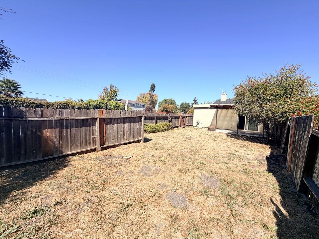 100 Bond Ave - Photo 2 of 18