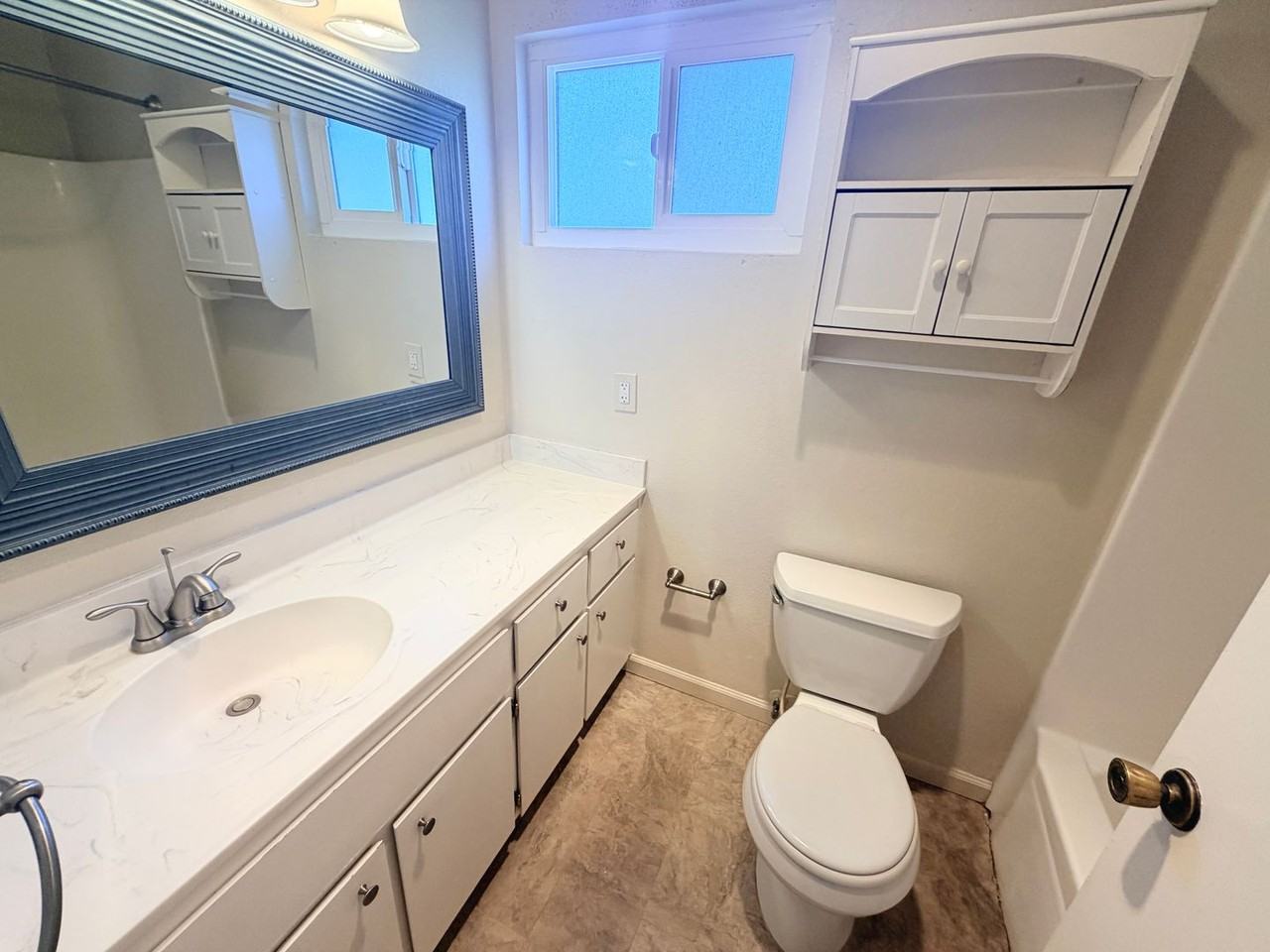100 Bond Ave - Photo 6 of 18
