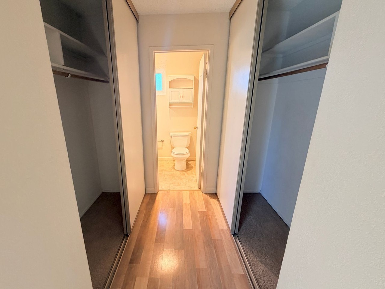 100 Bond Ave - Photo 7 of 18