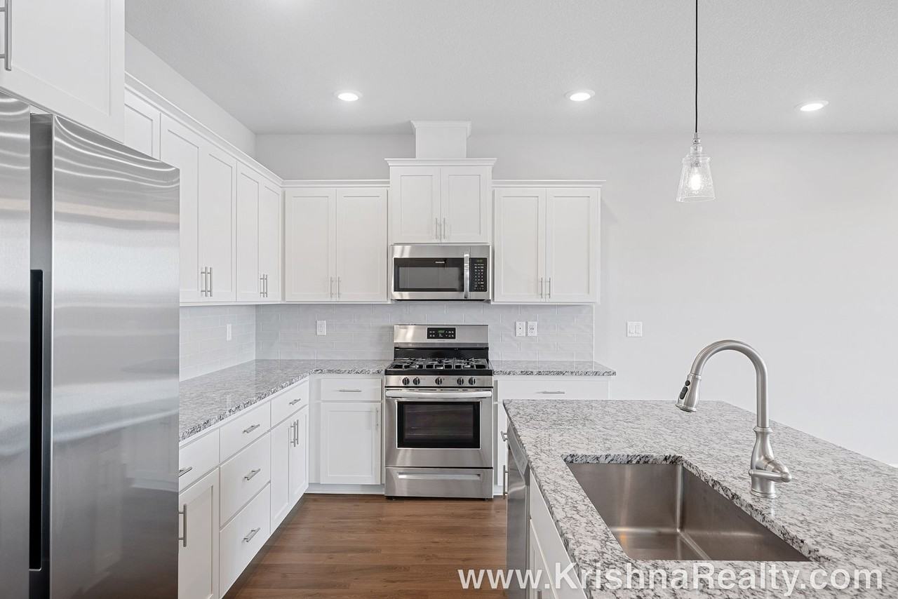 1010 S 32nd Ave - Photo 5 of 23