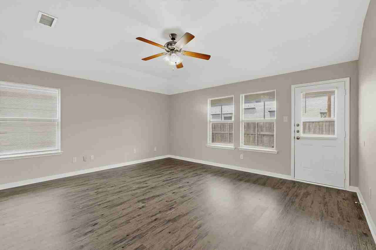 2939 Saint Bernard Dr - Photo 5 of 41