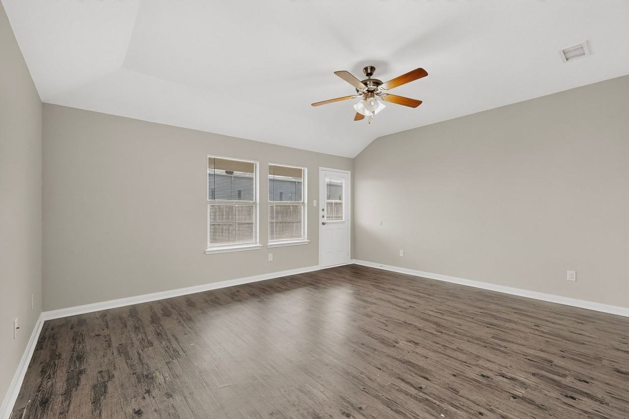 2939 Saint Bernard Dr - Photo 6 of 41