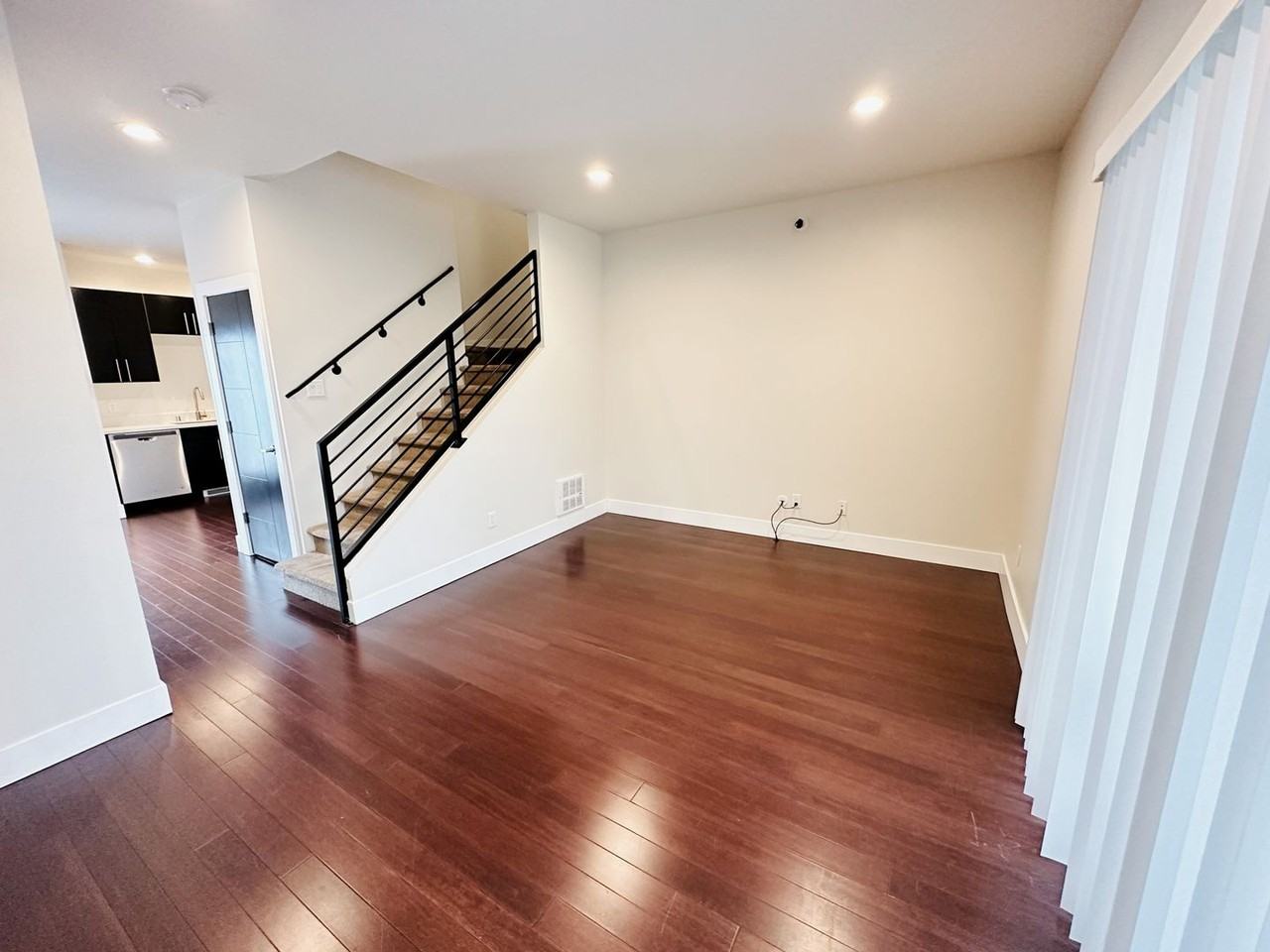 552 S Cloverdale St #C - Photo 3 of 21