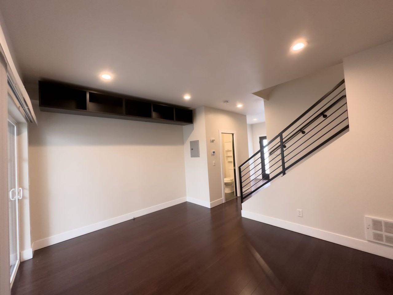 552 S Cloverdale St #C - Photo 5 of 21
