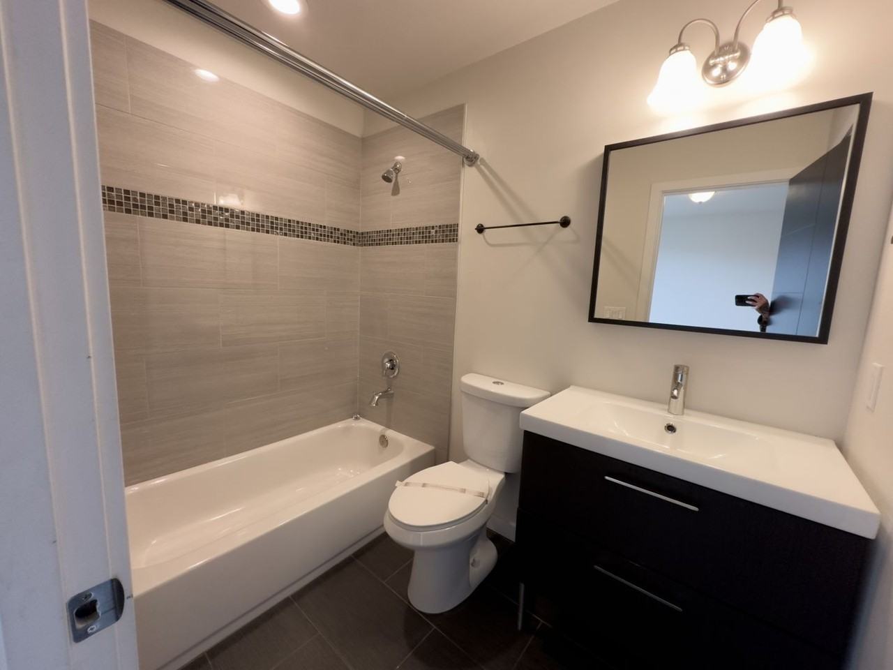 552 S Cloverdale St #C - Photo 7 of 21
