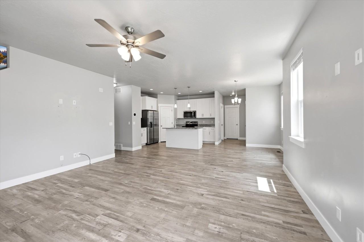 1638 Ne - Photo 3 of 27