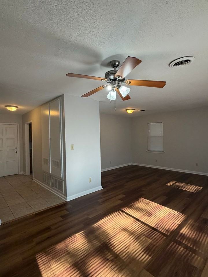465 Mulligan Dr - Photo 4 of 18