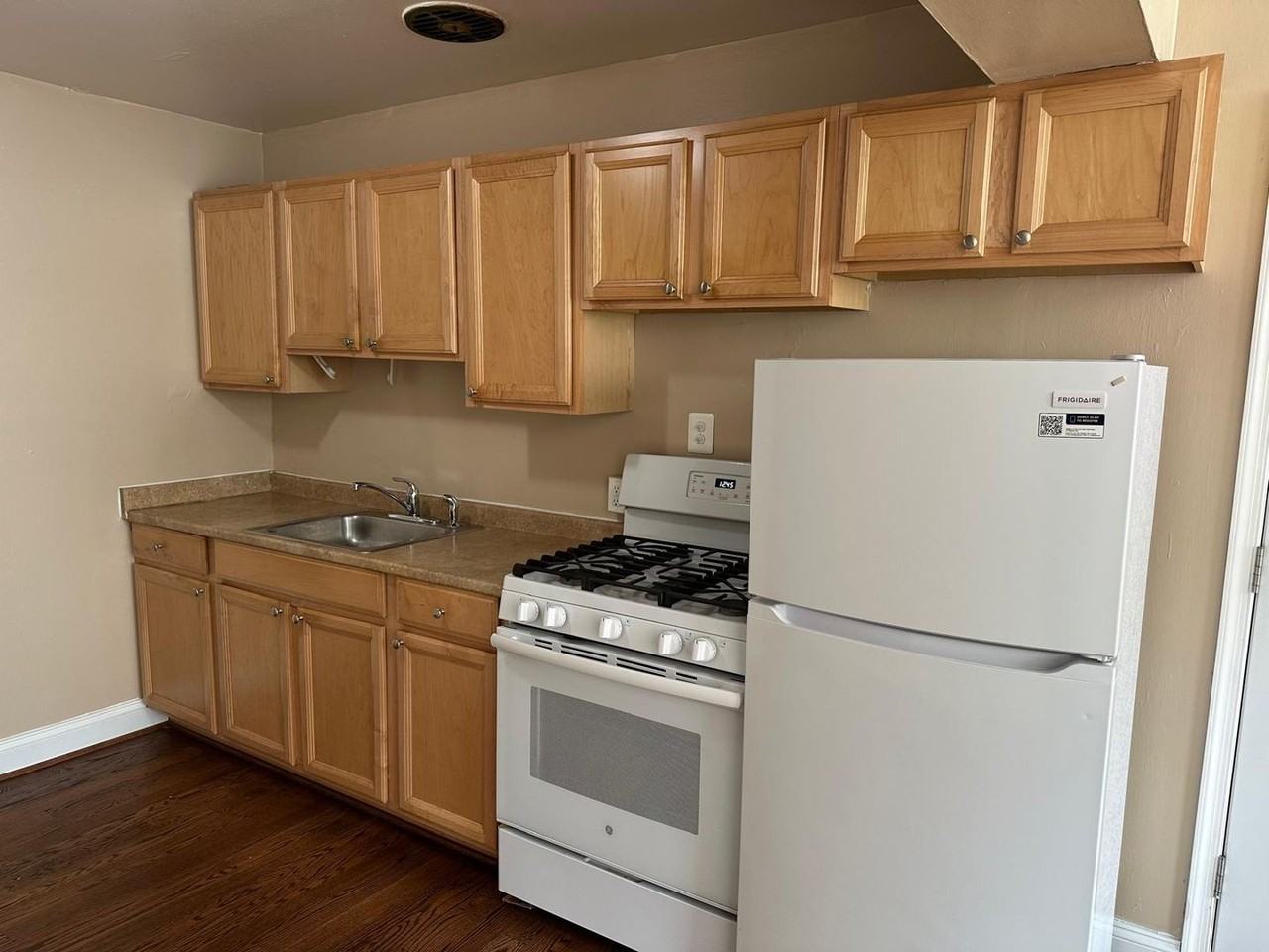 2907 Saint Paul St - Photo 3 of 14
