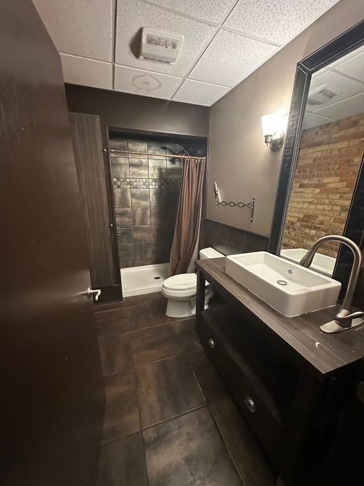 110 E. Allegan Lofts (Accord Management LLC) - Photo 2 of 9
