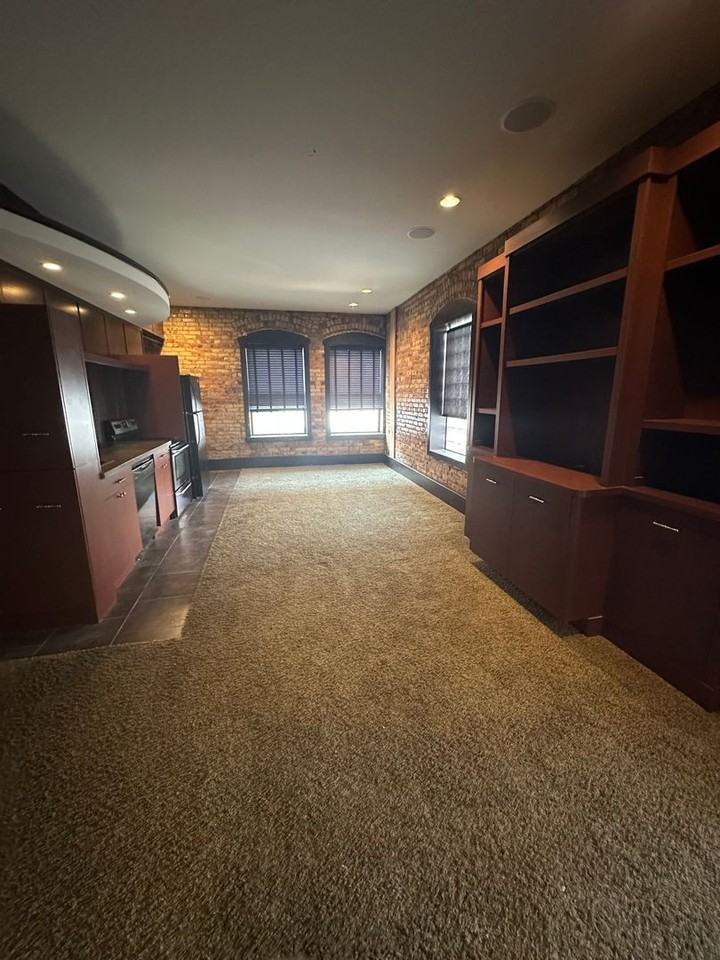 110 E. Allegan Lofts (Accord Management LLC) - Photo 5 of 9