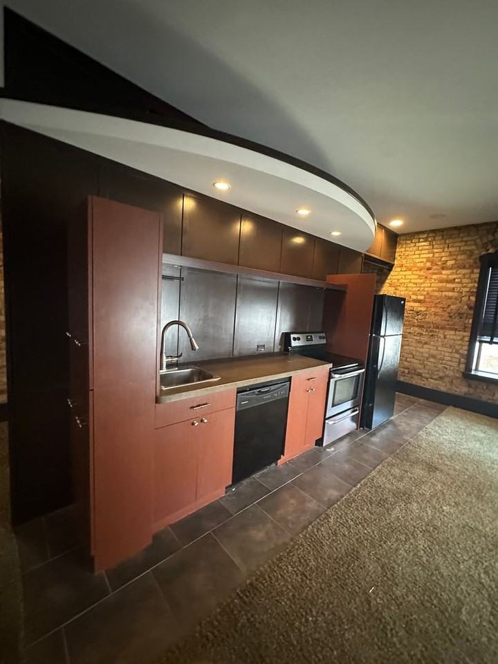 110 E. Allegan Lofts (Accord Management LLC) - Photo 6 of 9