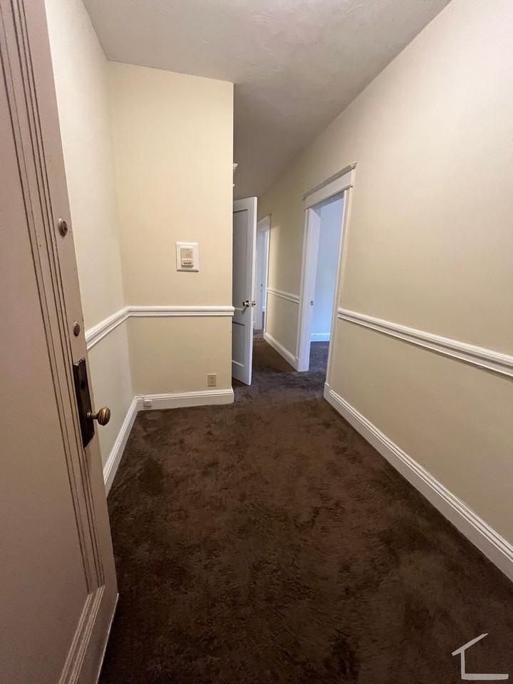 68 Woodstock Ave - Photo 3 of 16