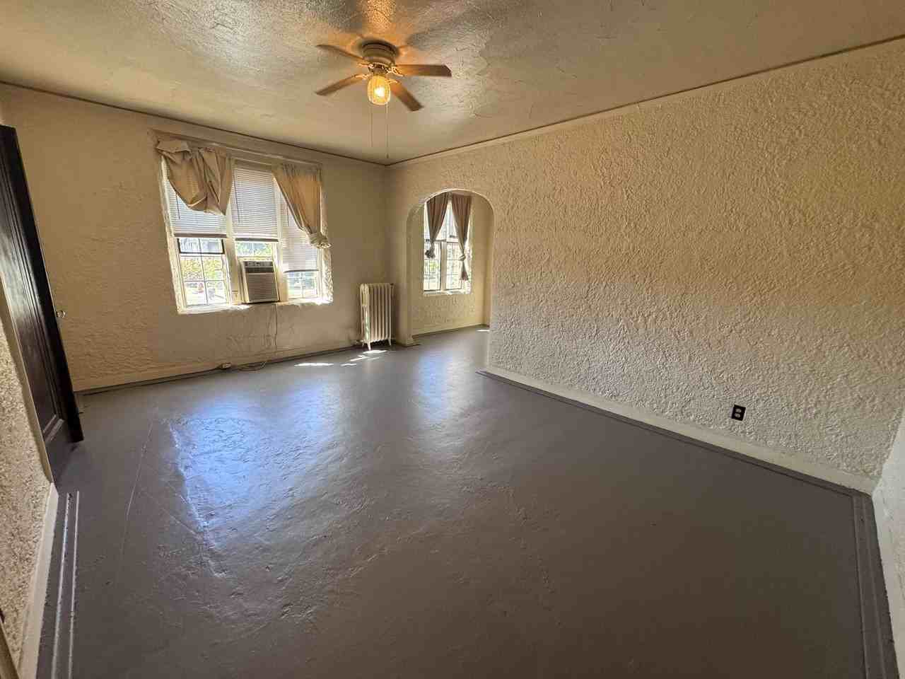 2142 Jefferson St - Photo 3 of 15
