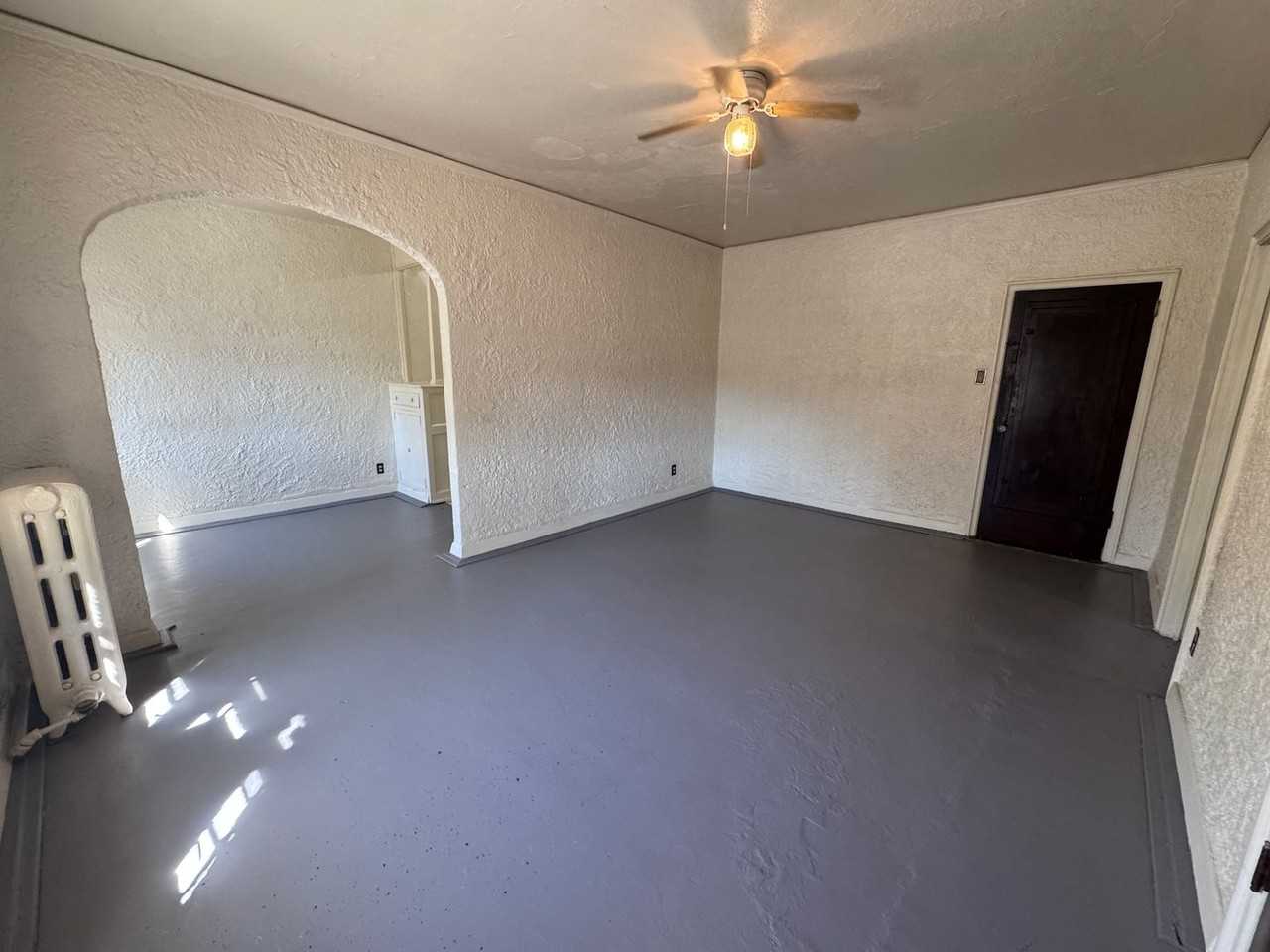 2142 Jefferson St - Photo 4 of 15