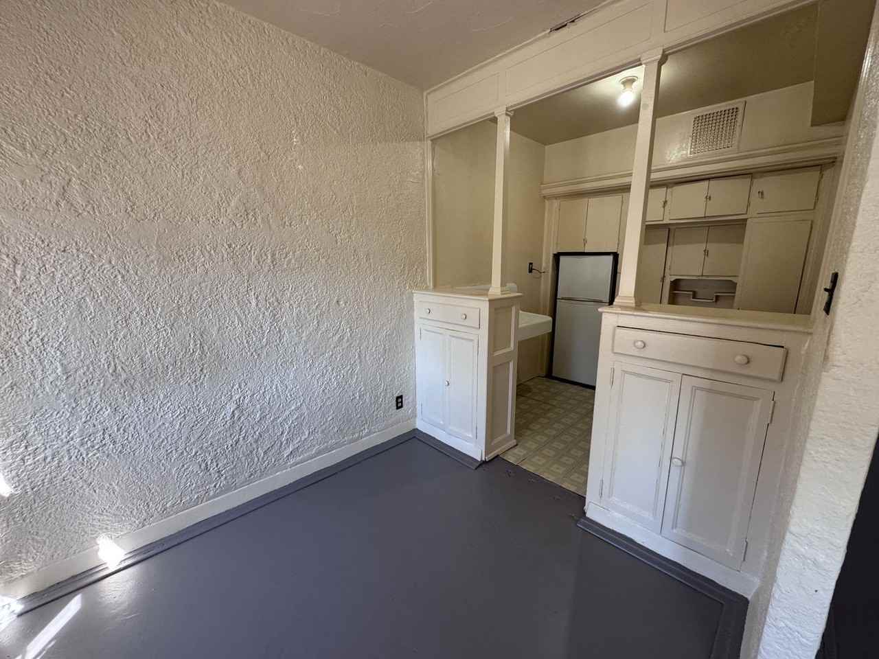 2142 Jefferson St - Photo 5 of 15