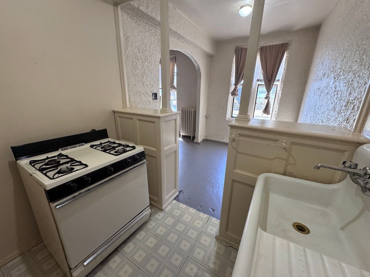 2142 Jefferson St - Photo 7 of 15