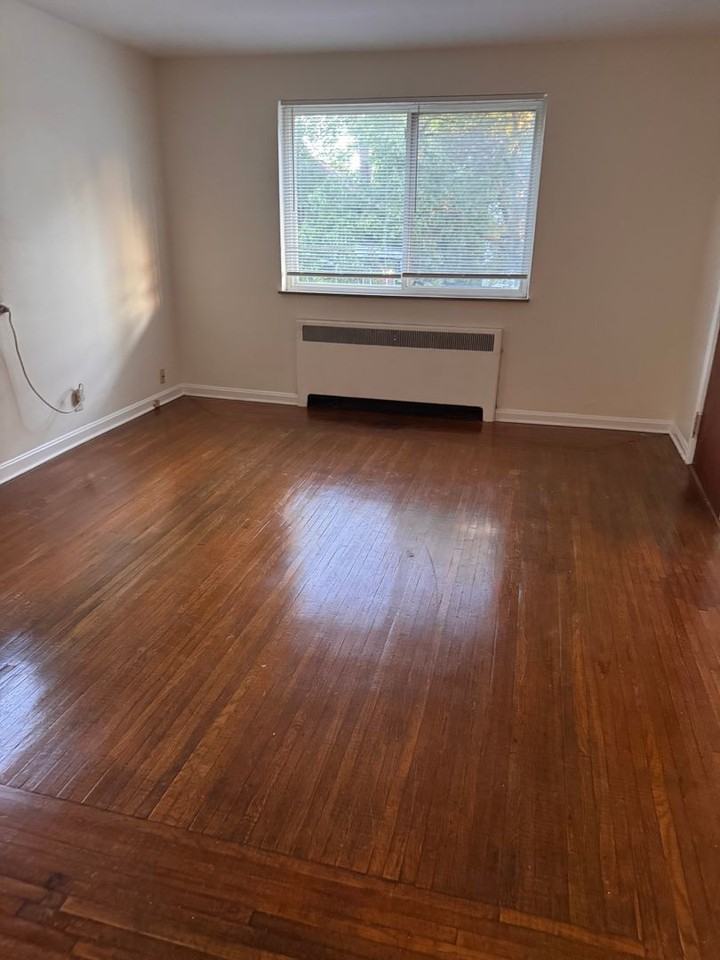 1314 Franklin Ave - Photo 2 of 10