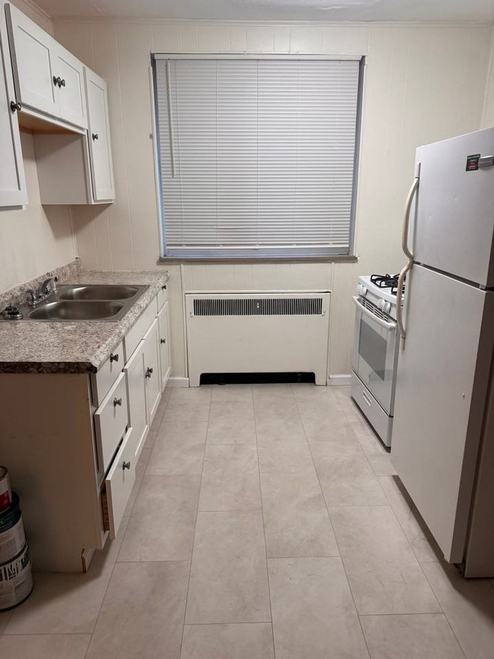 1314 Franklin Ave - Photo 4 of 10