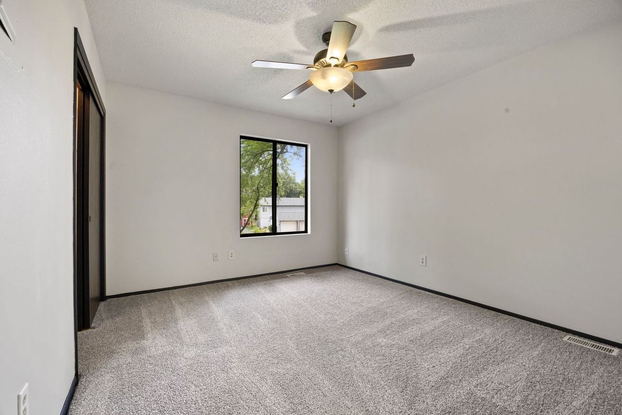 1903 E Creston Ave - Photo 7 of 14