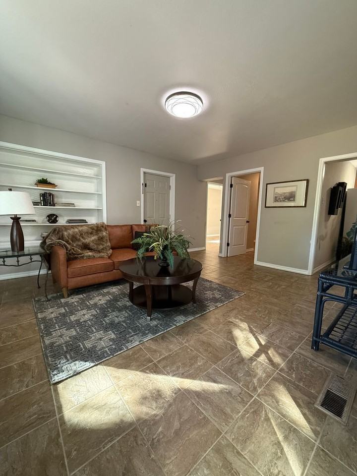 454 Rogue River Hwy - Photo 3 of 29
