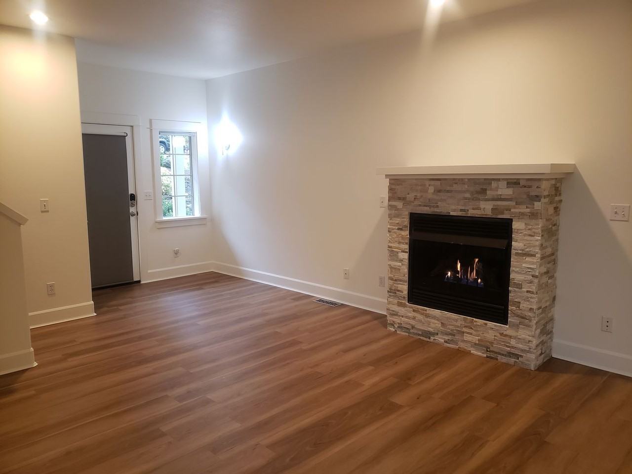 12844 Boones Ferry Rd - Photo 4 of 28