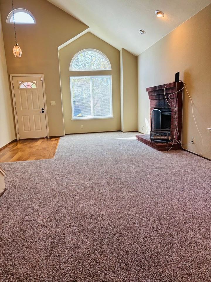 2444 Mainsail Ct - Photo 2 of 21