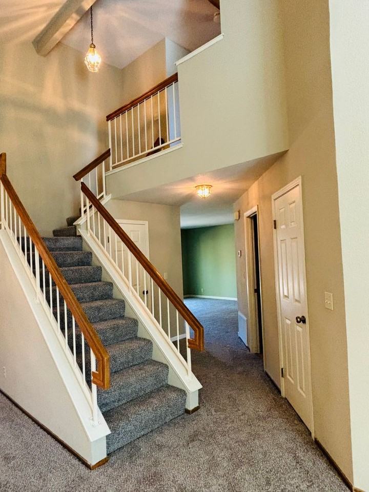 2444 Mainsail Ct - Photo 4 of 21