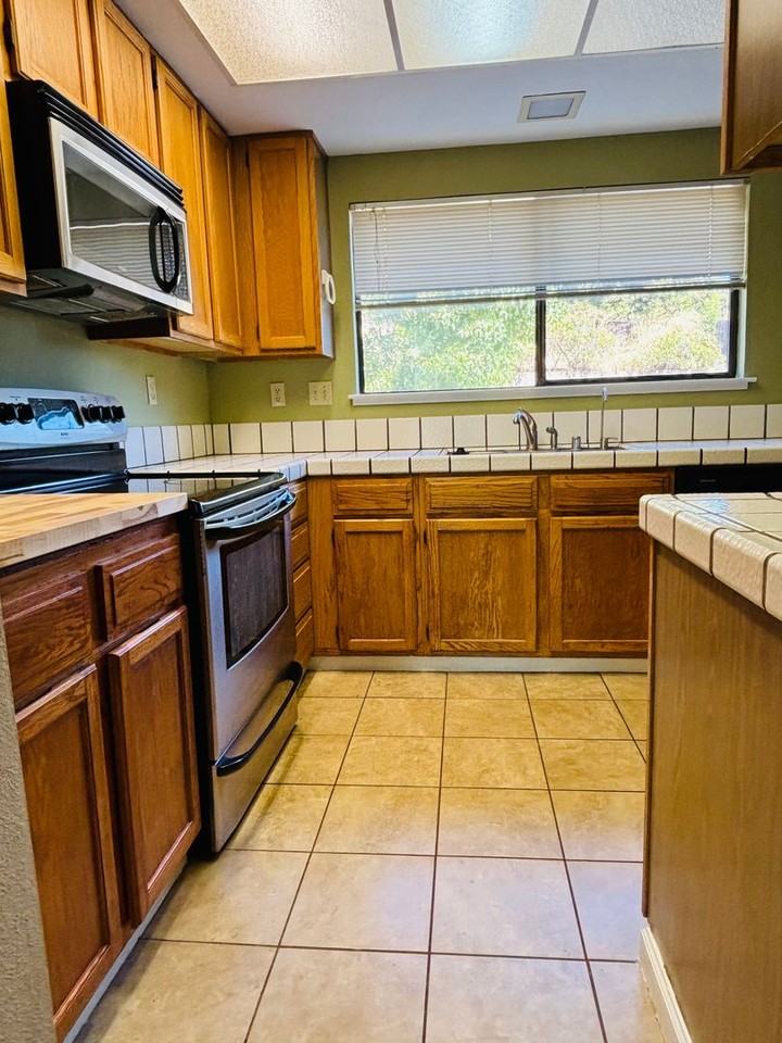 2444 Mainsail Ct - Photo 5 of 21