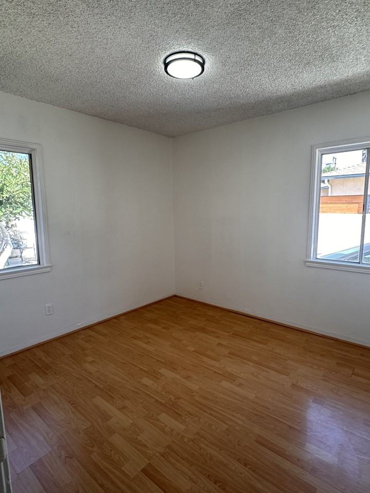 1137 N Verdugo Rd #1137 - Photo 4 of 13