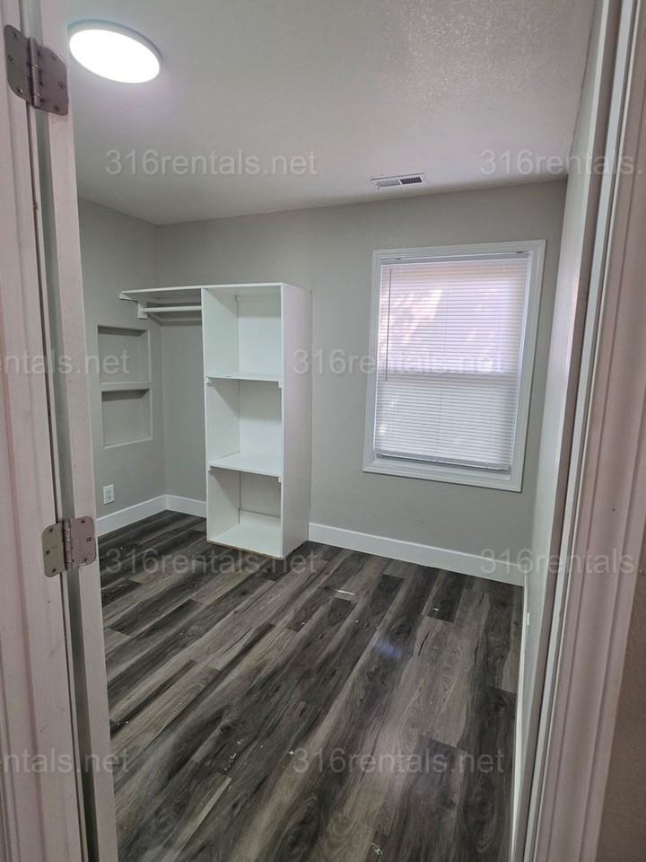 714 N Ash St - Photo 3 of 8