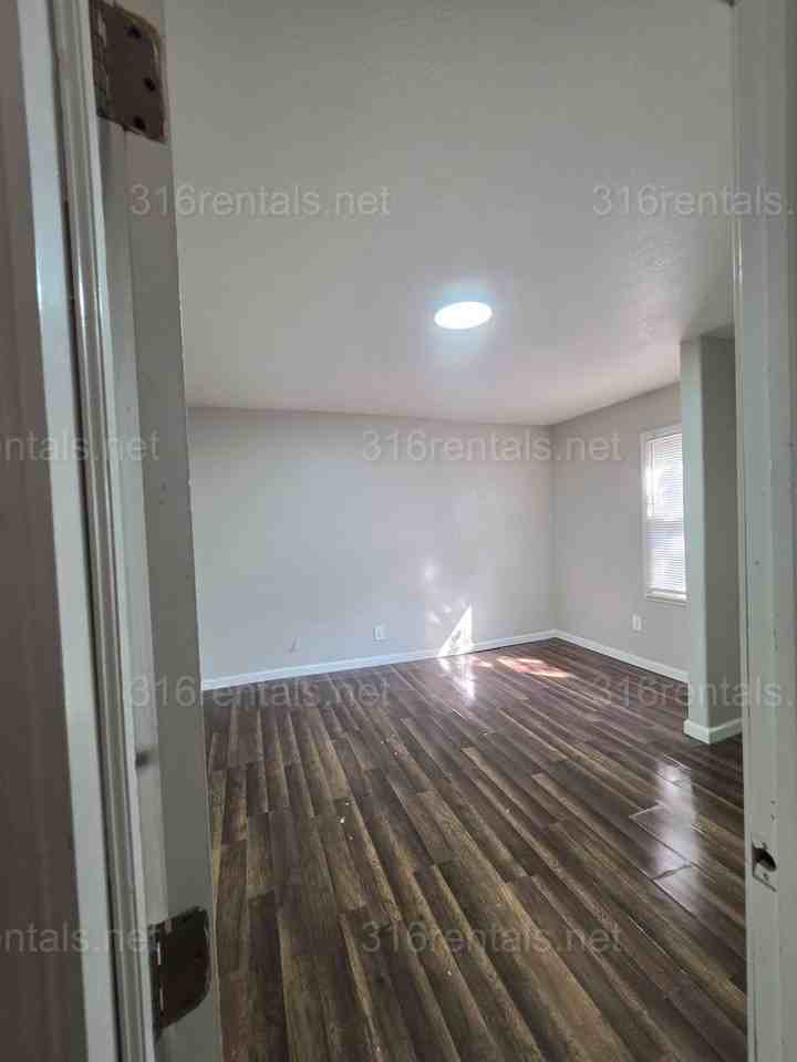 714 N Ash St - Photo 4 of 8