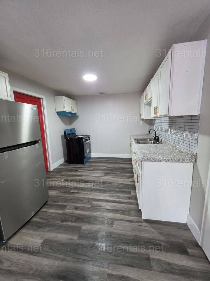 714 N Ash St - Photo 7 of 8