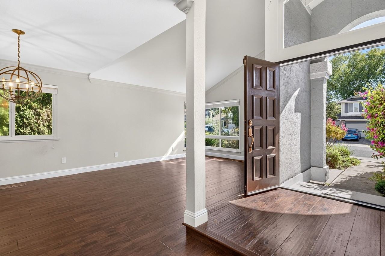 5025 Saint Garrett Ct - Photo 4 of 33
