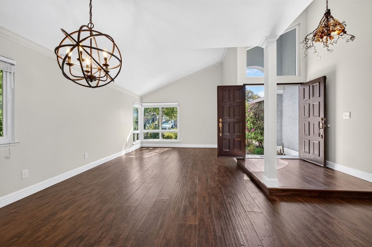 5025 Saint Garrett Ct - Photo 6 of 33