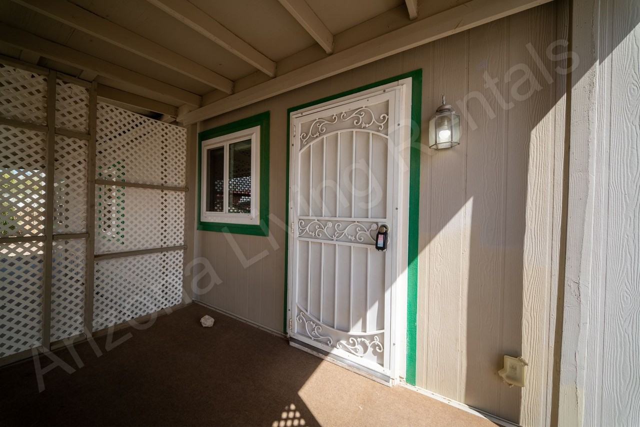 2835 E Snavely Ave - Photo 3 of 19