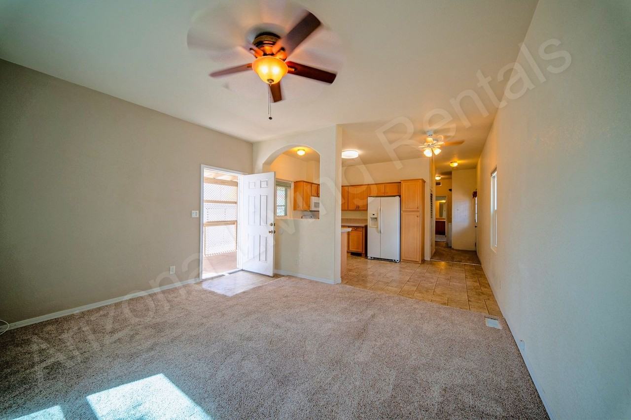 2835 E Snavely Ave - Photo 6 of 19