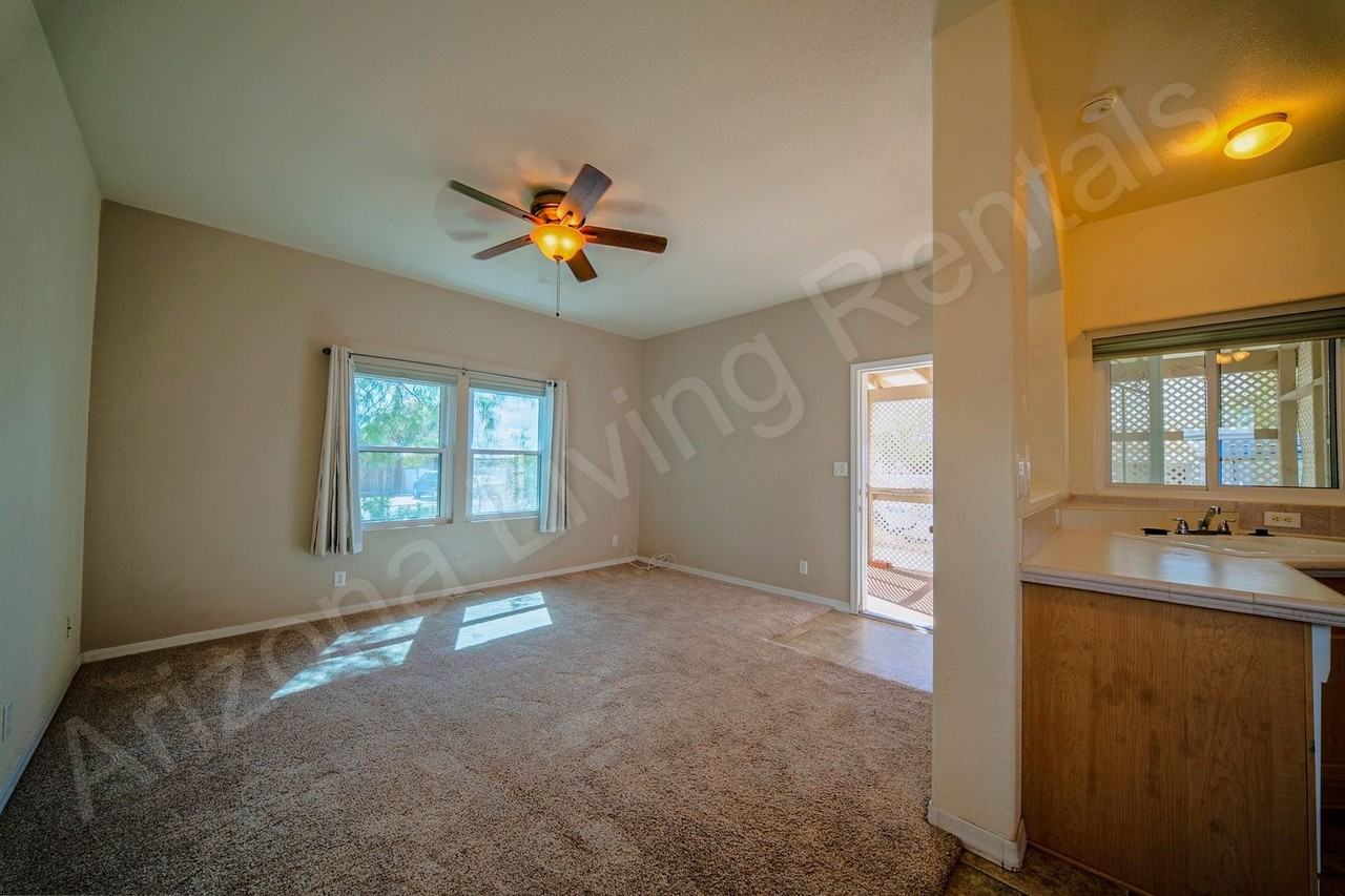 2835 E Snavely Ave - Photo 7 of 19