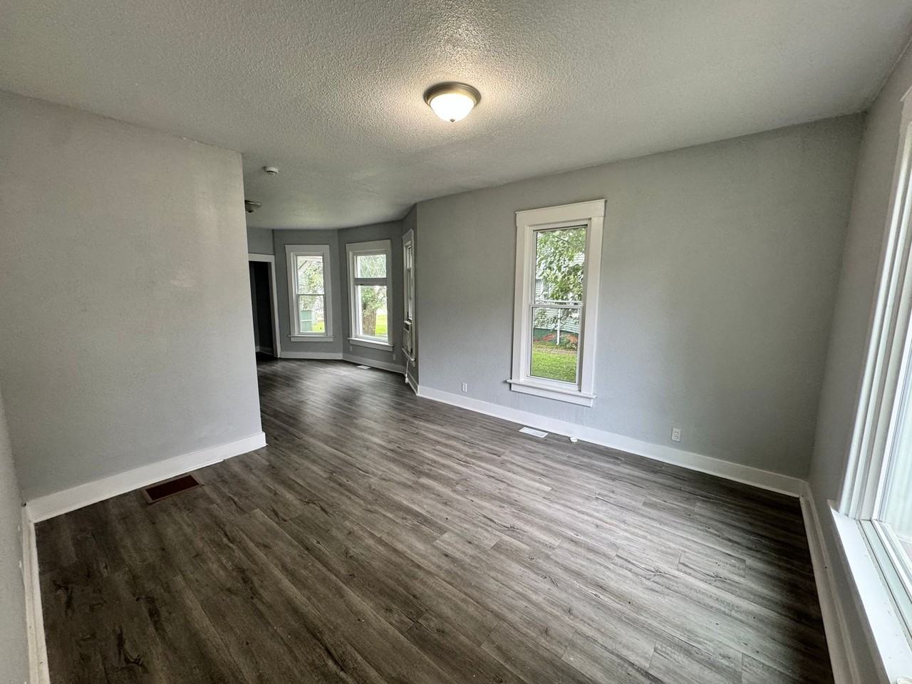 4515 8th Ave - Photo 2 of 16