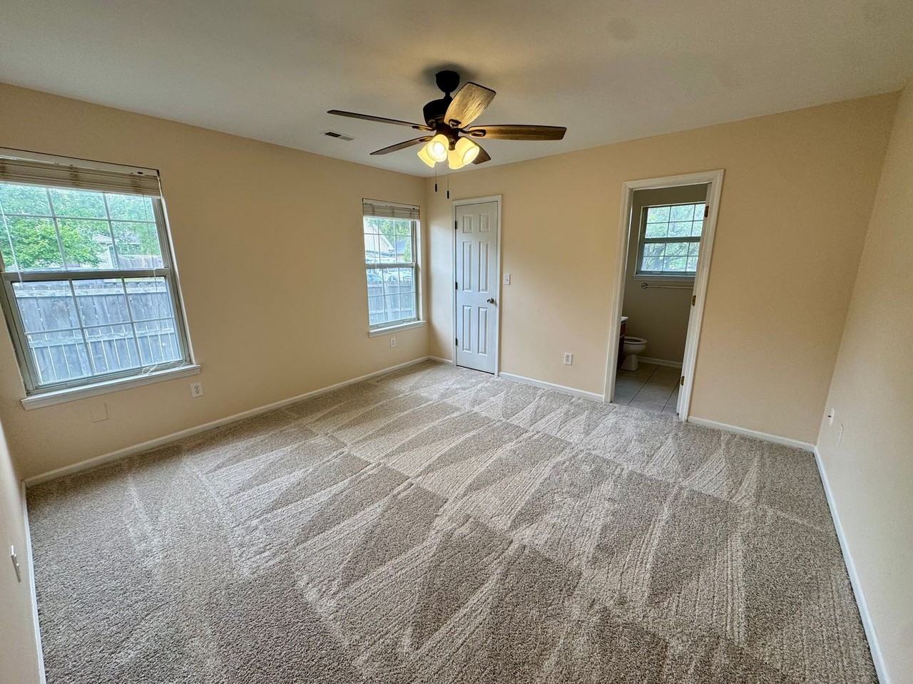 2105 Saratoga Dr - Photo 6 of 9