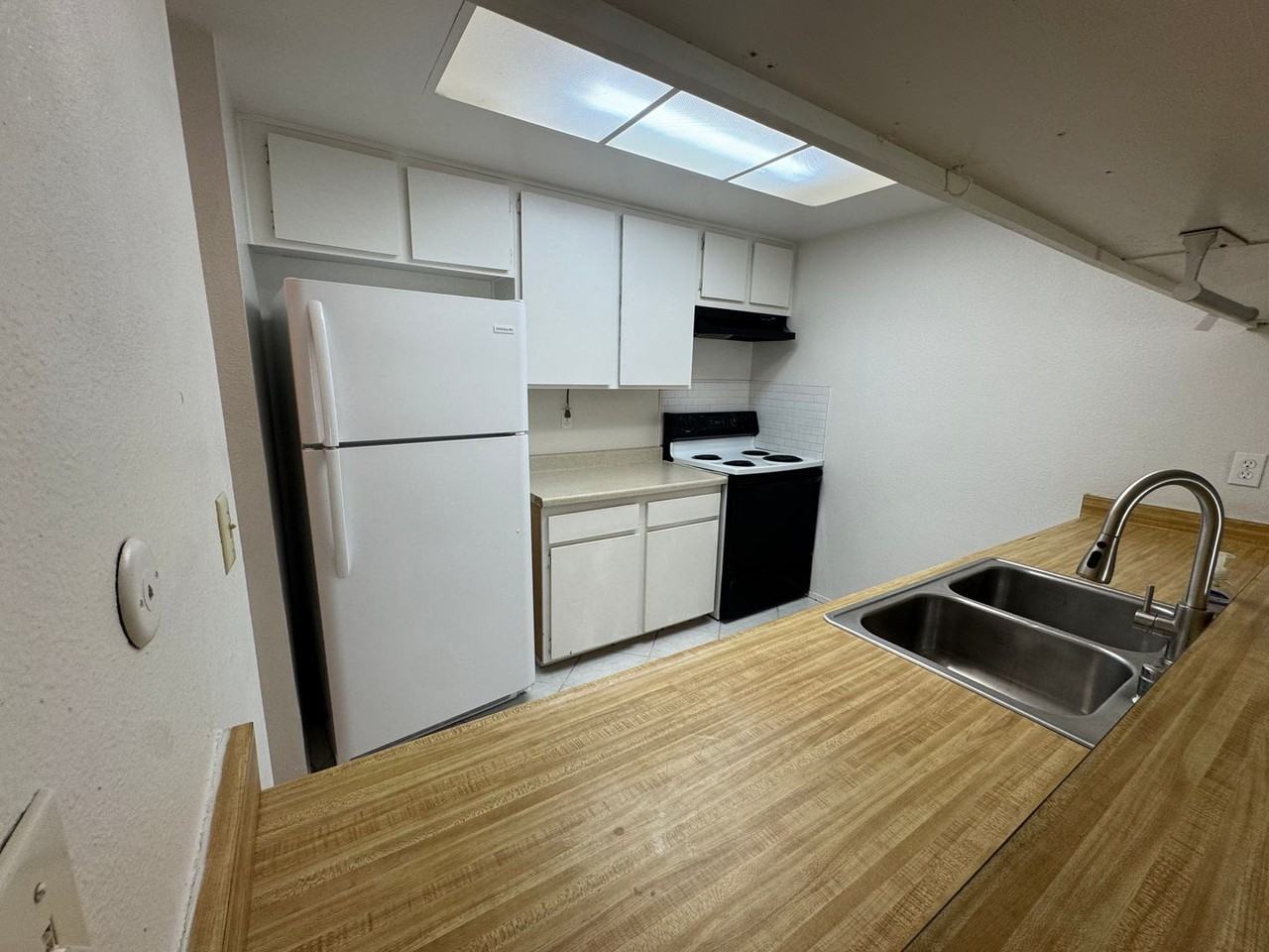 242 S Pierce St - Photo 7 of 22