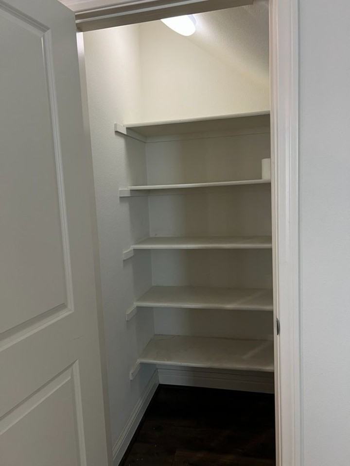 1943 Sterling Pl - Photo 6 of 17