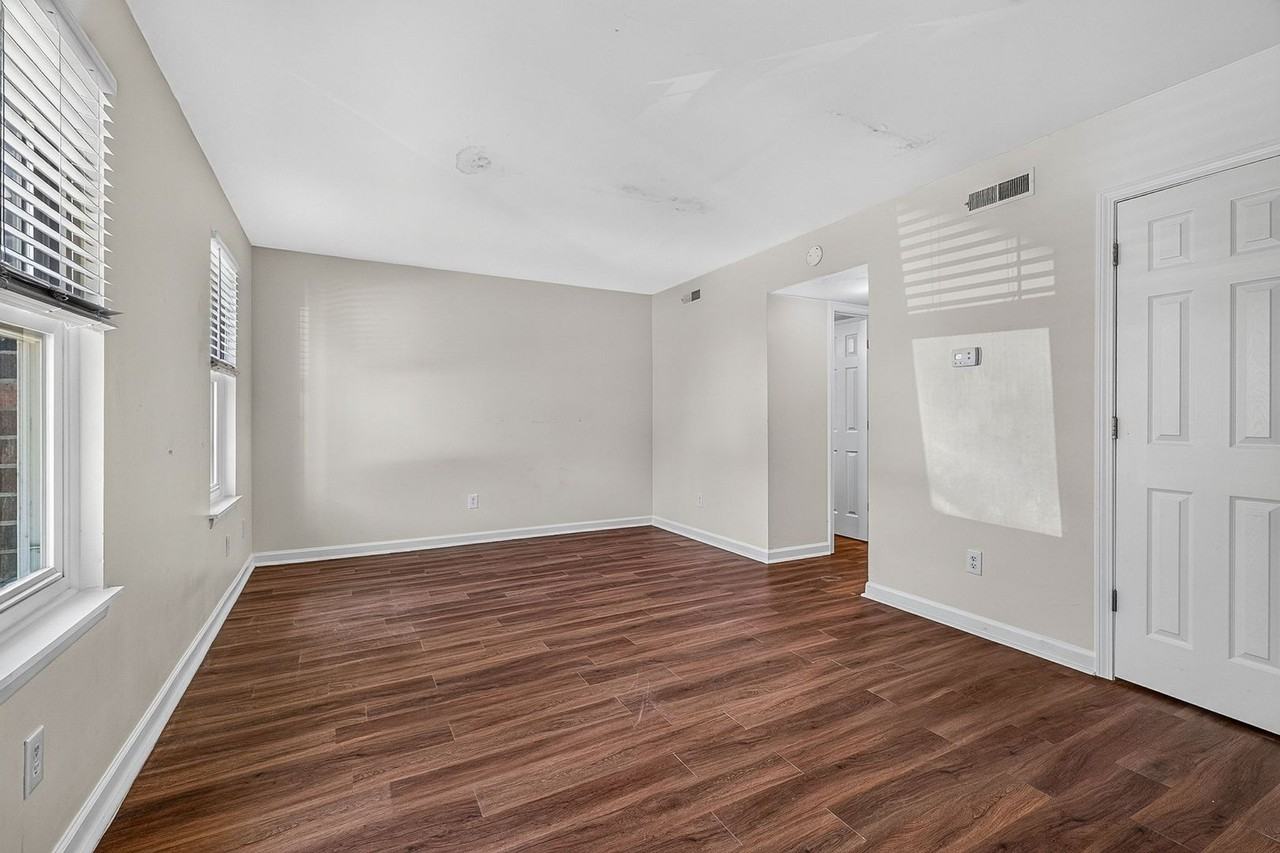 7591 Hunters Ridge Ln - Photo 3 of 21