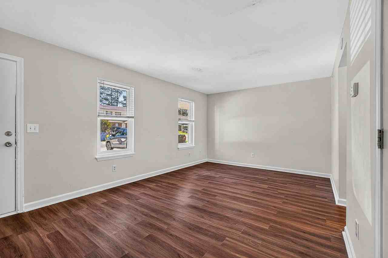 7591 Hunters Ridge Ln - Photo 4 of 21