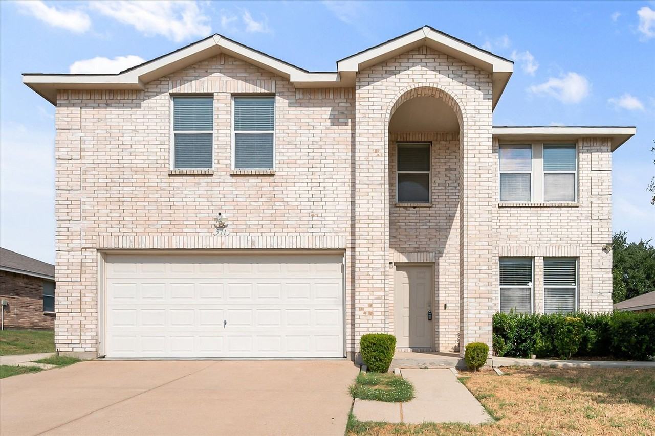 511 Travis Ranch Trl - Photo 2 of 40