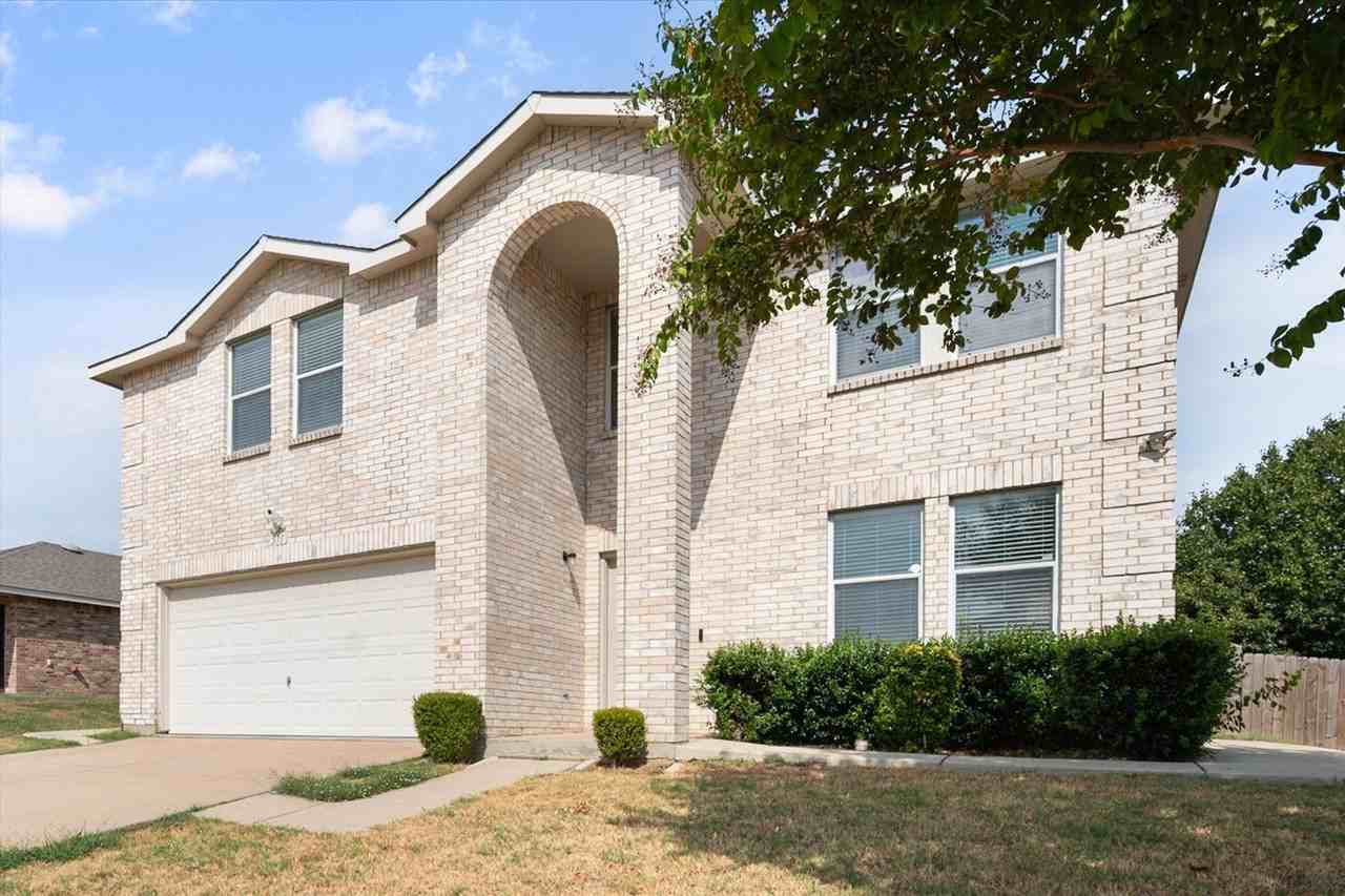 511 Travis Ranch Trl - Photo 4 of 40
