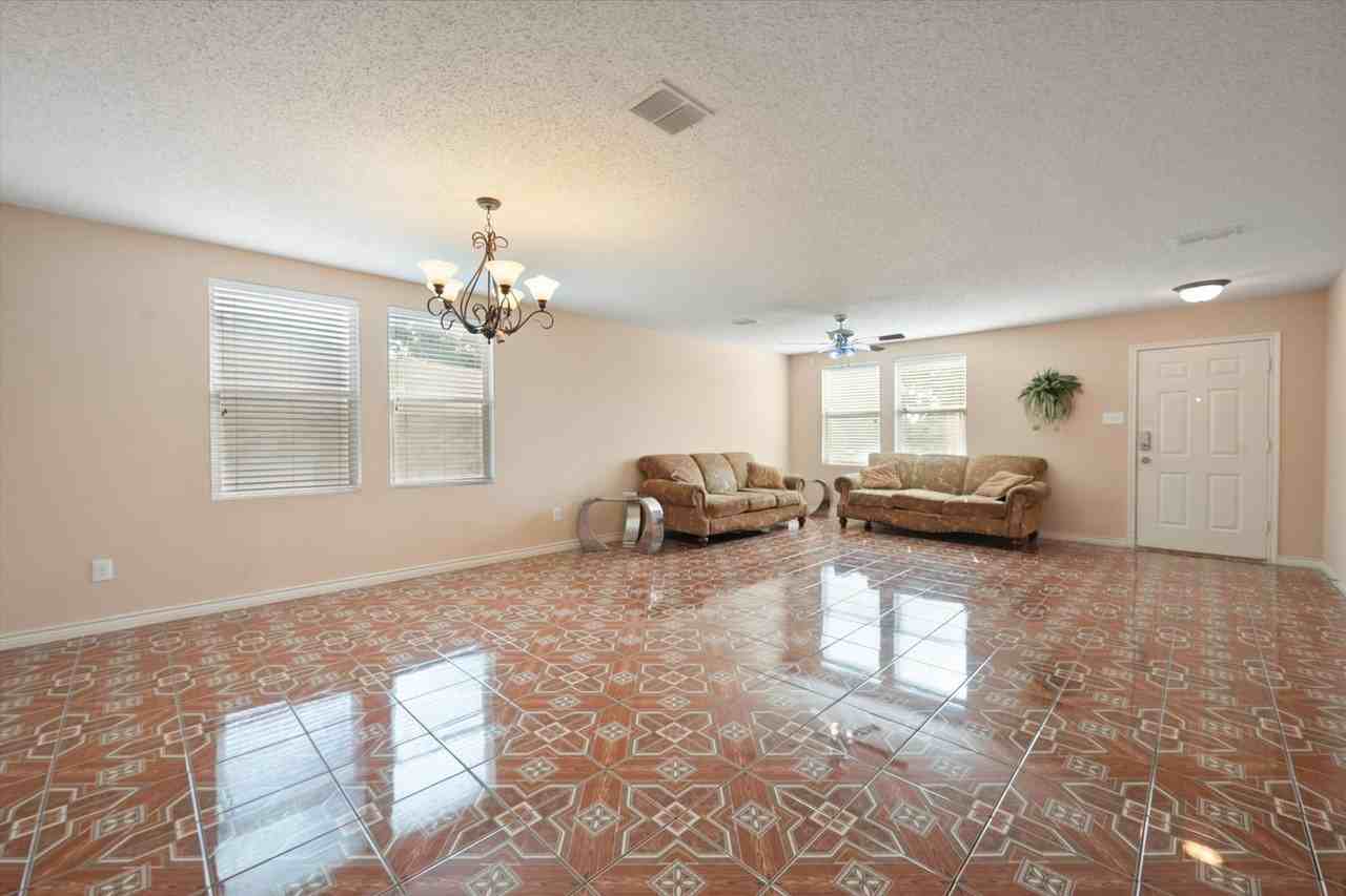 511 Travis Ranch Trl - Photo 7 of 40